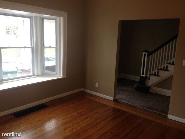 Building Photo - 3 br, 1 bath Apartment - 67 Custer Street