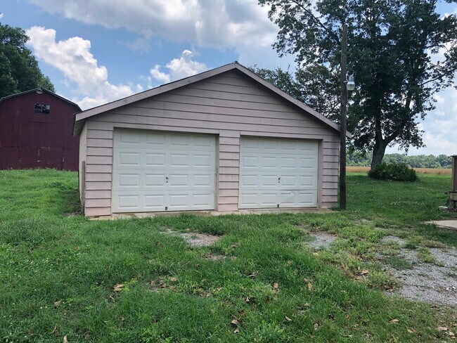 Building Photo - 3 Bedroom Country Home in Toney!