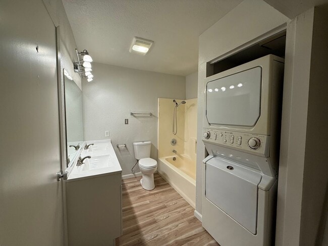 Foto del edificio - 2402 Sunny Slope Dr