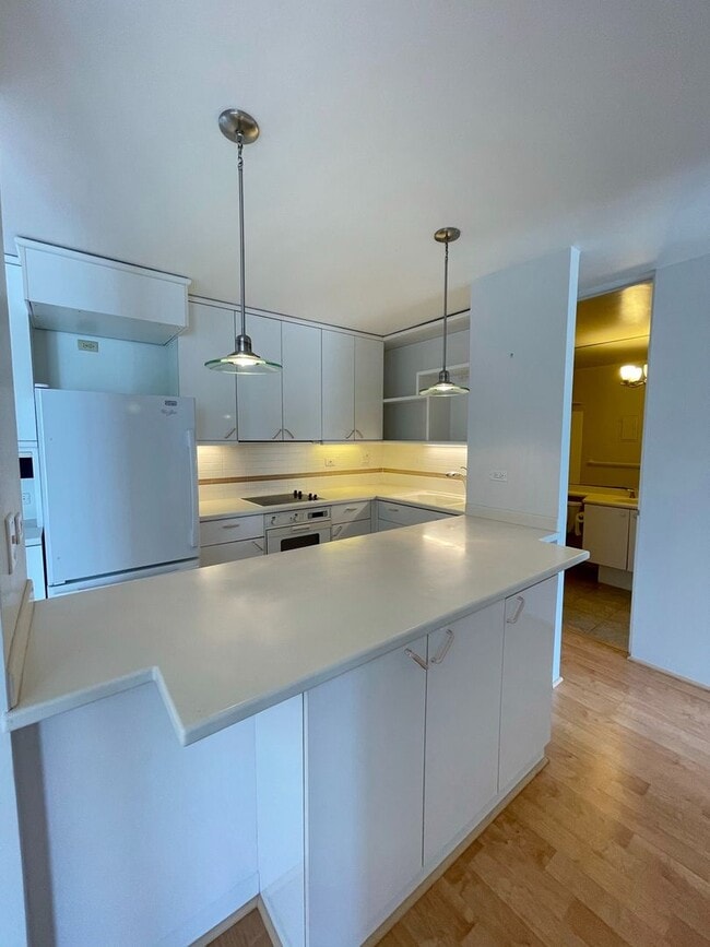 Building Photo - 1603