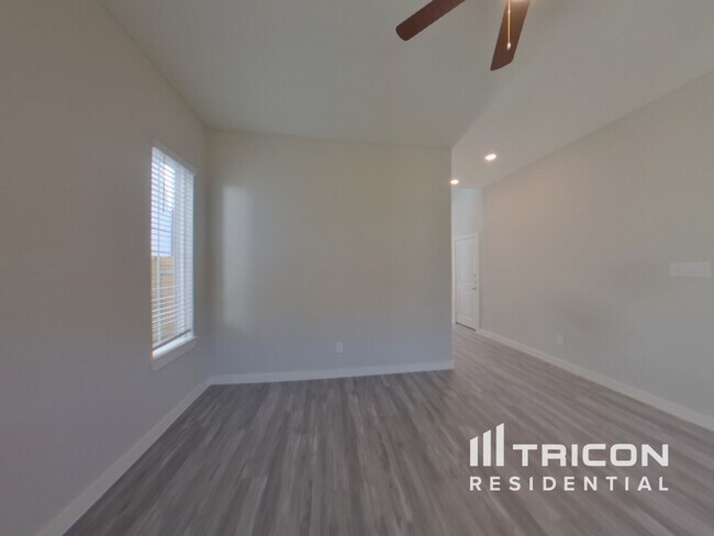 Building Photo - 9835 Willow Creek Commerce Dr 106 Tomball TX