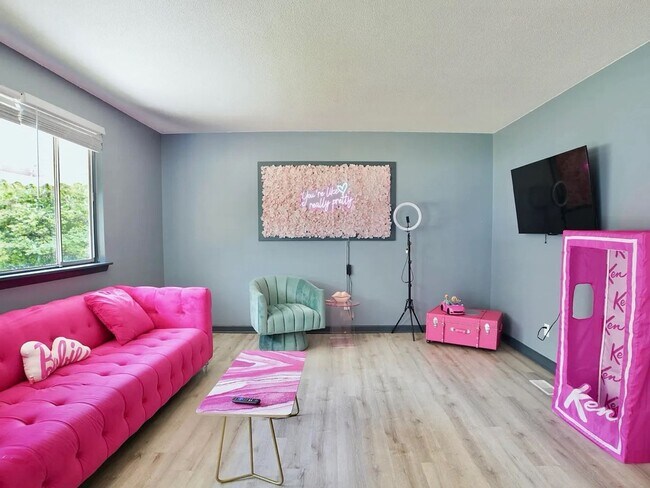 Foto del edificio - Three Bedroom Home