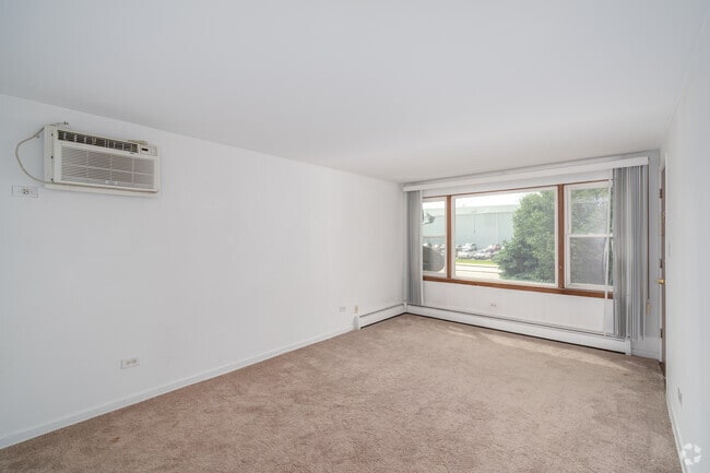 2BR, 1BA - 750SF - Living Room - 6946 W 65th St