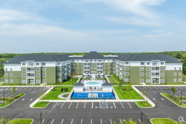 Building Photo - Greenview Estate House