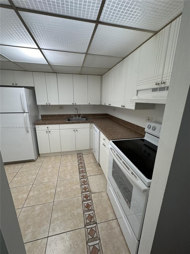 Foto del edificio - 8107 SW 72nd Ave