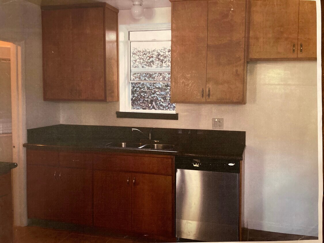 Kitchen2 - 13730 Penn St