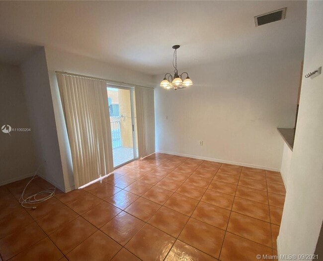 Building Photo - 6225 SW Kendale Lakes Cir