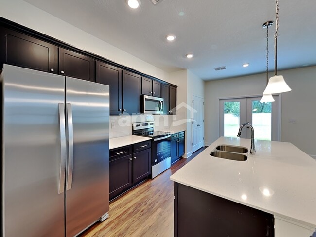 Building Photo - 1109 Walden Pond Dr