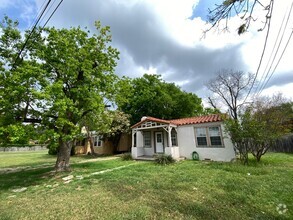 Building Photo - 1030 Cole Ave