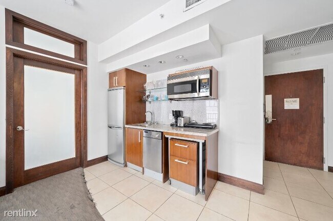 Building Photo - 1060 Ocean Dr