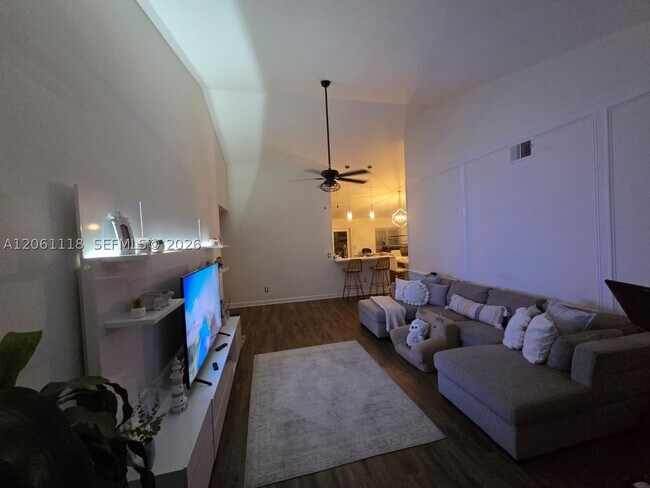 Foto del edificio - 8311 SW 12th St