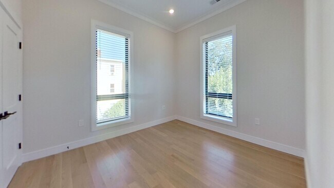 Building Photo - 22 Highgate St