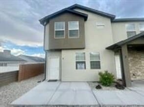 Building Photo - 498 1225 N