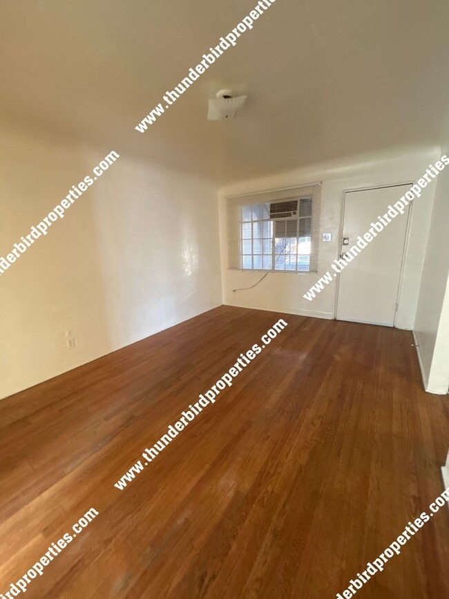 Building Photo - 1 bedroom, 1 bath near highway, parks, and...