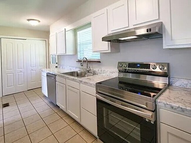 Foto del edificio - 1005 Francis Rd