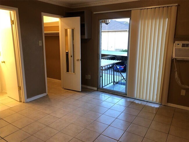 Foto del edificio - 7933 Cliffbrook Dr