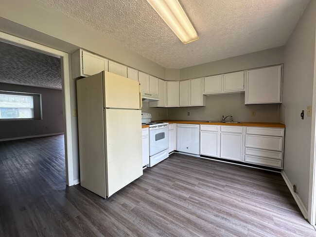 Building Photo - 2 Bedroom / 1.5 Bath Townhome Kingsport TN