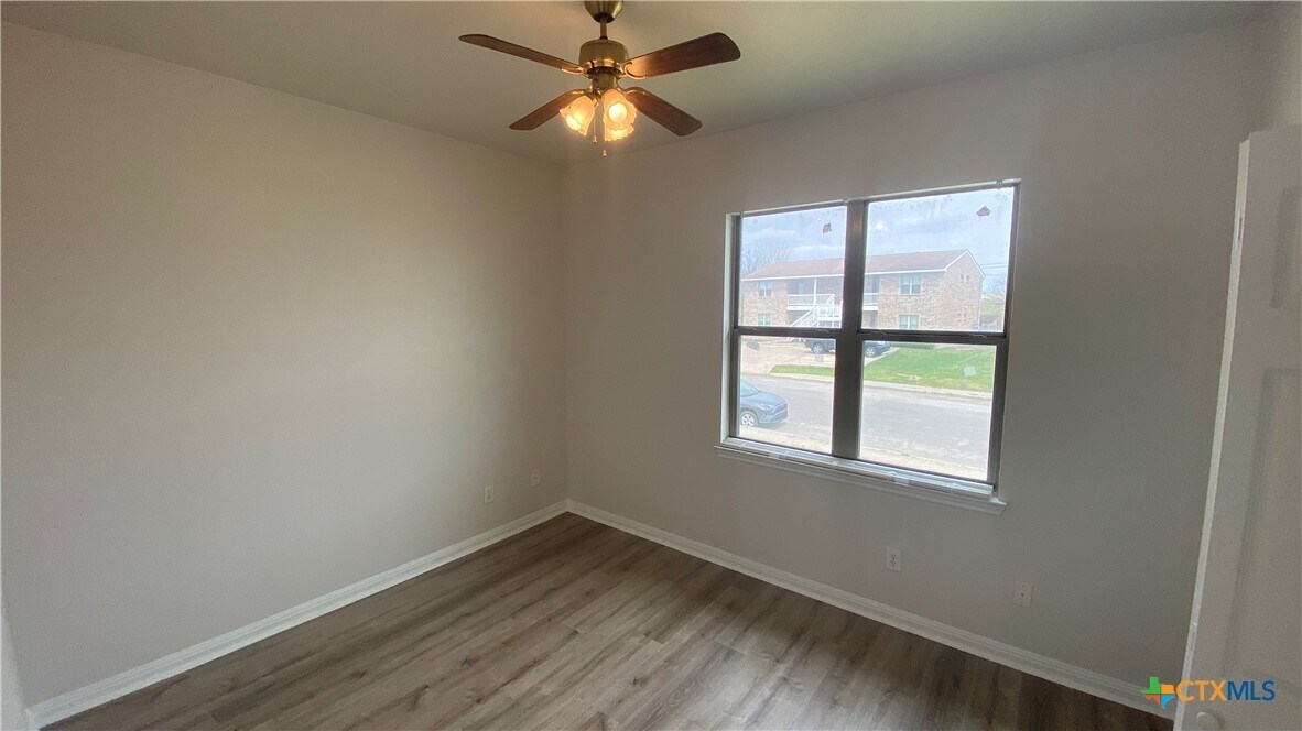 Building Photo - 521 Dukeway Dr