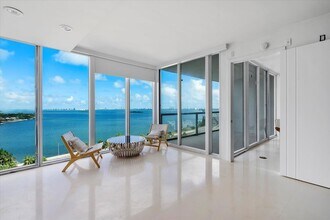 Building Photo - 601 NE 36th St