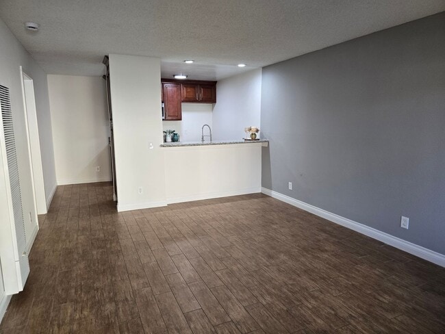 Downstairs 1 Bedroom Unit with Front Patio... - Downstairs 1 Bedroom Unit with Front Patio... Apartment