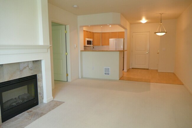 Building Photo - Light and Bright 1 Bedroom Condo at the Ba...