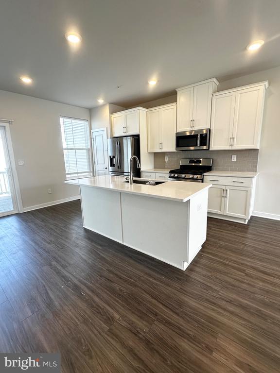 Foto del edificio - 737 Peony Ln
