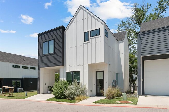 Foto del edificio - 3807 E 51st St