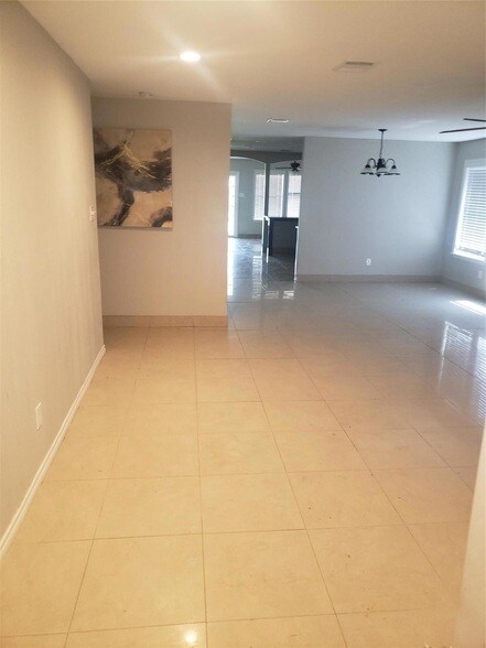 Foto del edificio - 8105 Canoe Ridge Ln