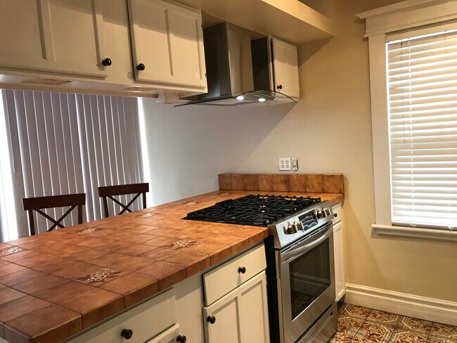 Foto del edificio - 1547 Amherst St