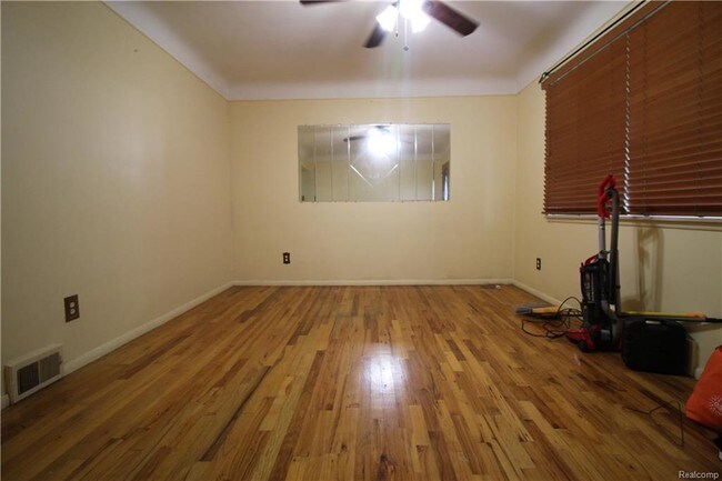 Building Photo - 2215 Tarry Dr