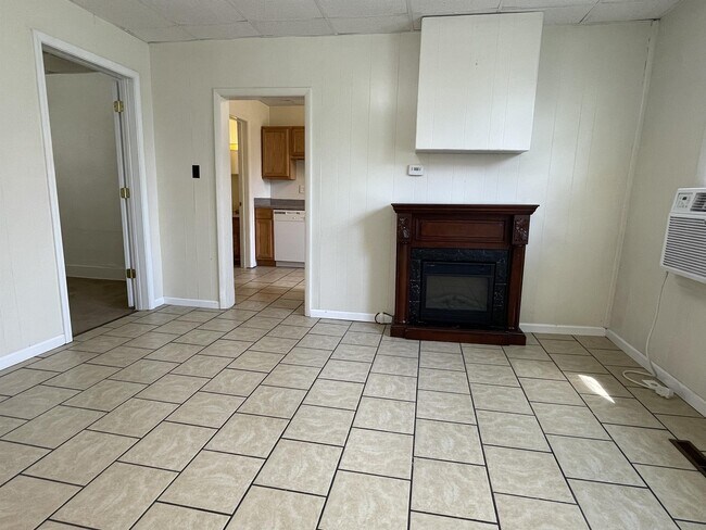 Building Photo - 505 S Logan Ave