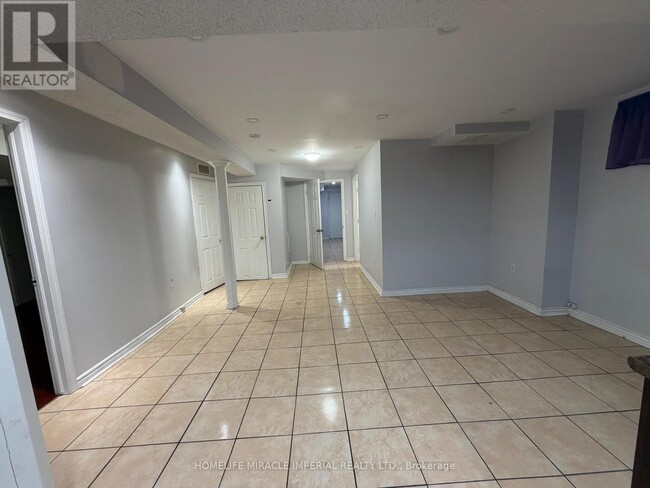 Building Photo - 2 Attview Crescent