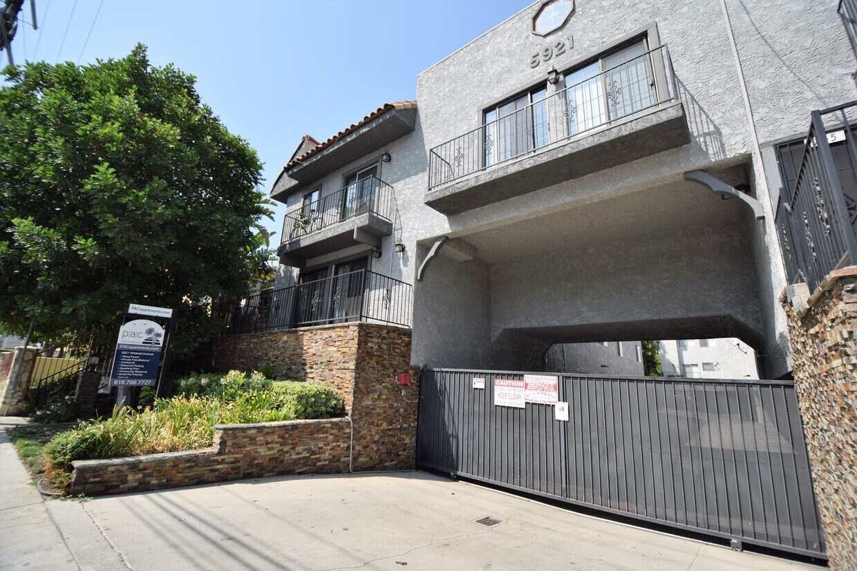 Foto principal - 5921 Whitsett Ave