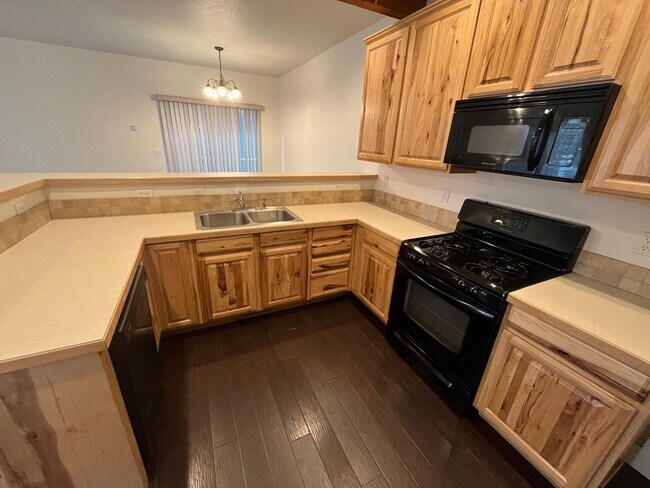 Foto del edificio - 3 Bed/2.5 Bath Single Family Home Close to the Old Mill