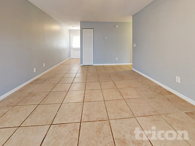 Foto del edificio - 910 Sunridge Point Dr