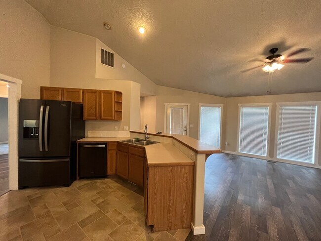 Foto del edificio - 4388 S Danridge Ave