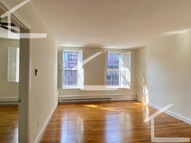 Foto del edificio - HOT KENMORE LISTING!!!!!!!!!!!