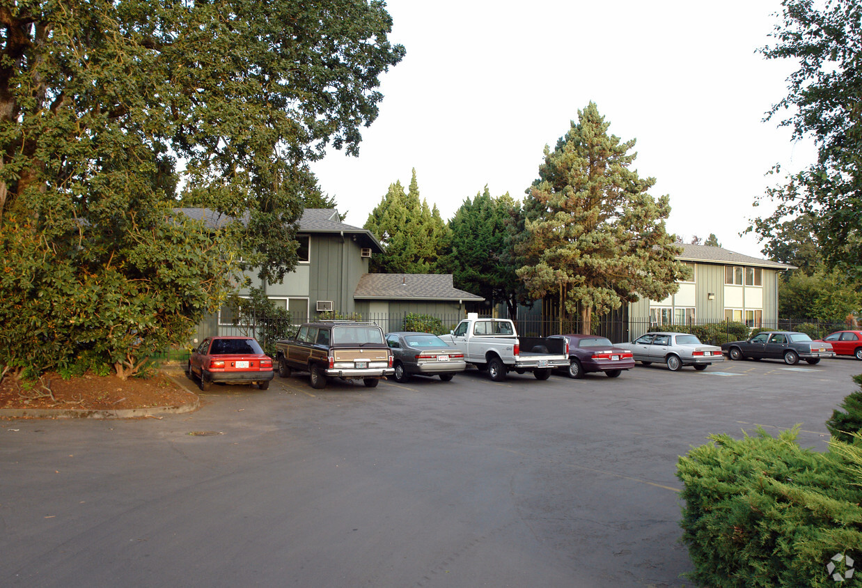 Primary Photo - Four Oaks Apartments