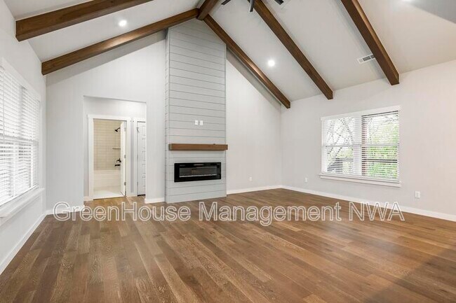 Building Photo - 2 Cawood Dr