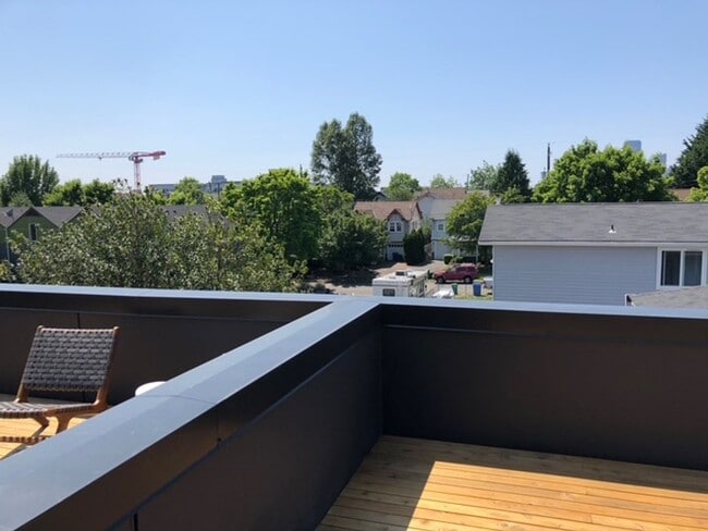 Building Photo - Gorgeous Townhome in Sunny Judkins Park-25...