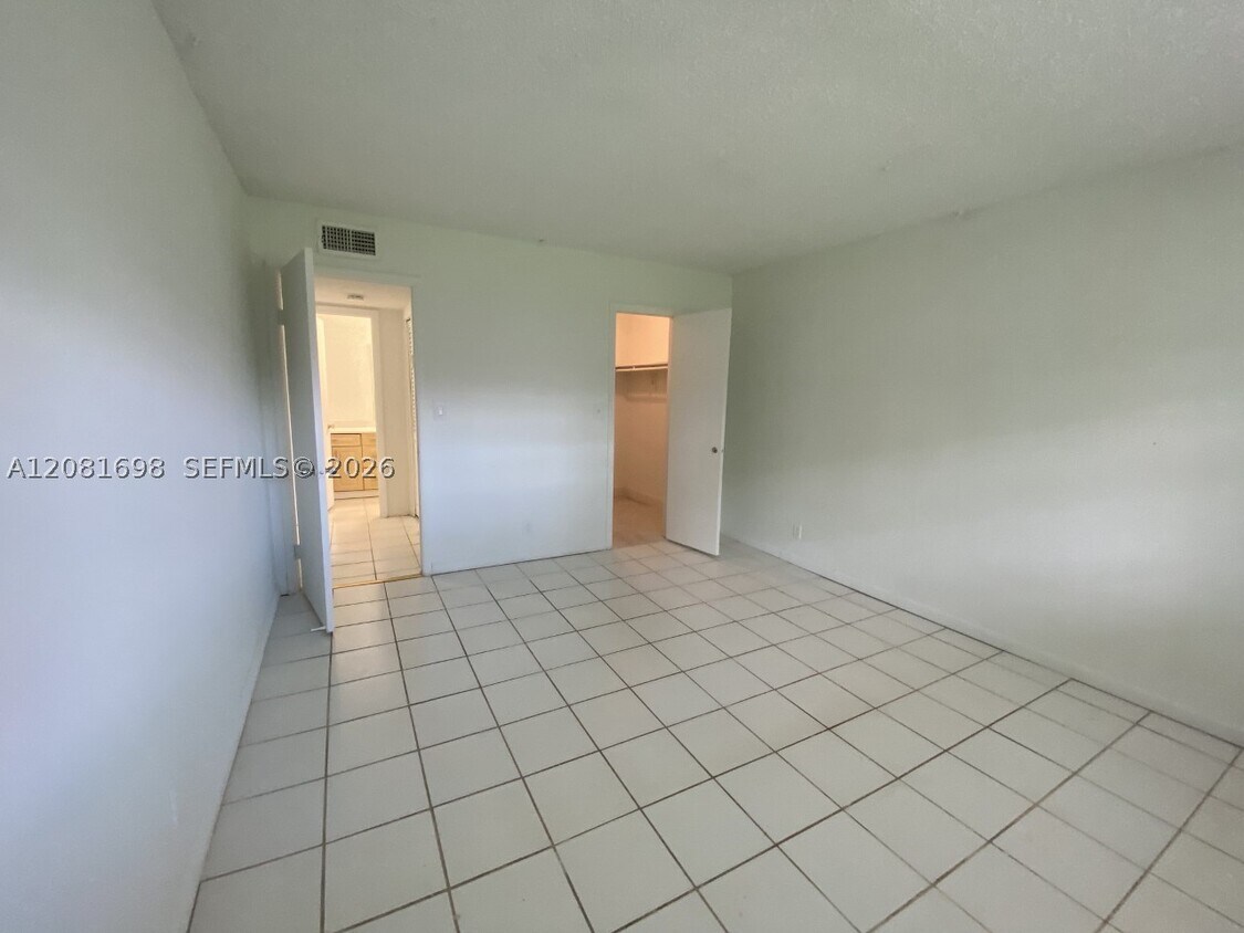 Foto del edificio - 6505 Winfield Blvd