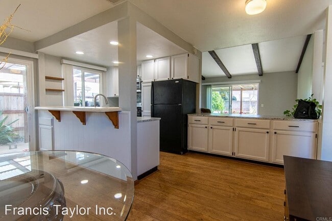 Building Photo - 3 br, 2 bath House - 2015 Via Veneto