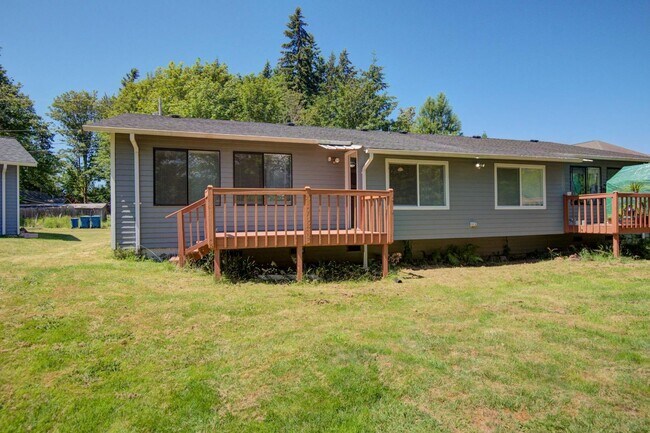 Building Photo - For Lease Edmonds - 900 Sq. Ft Two o One/B...