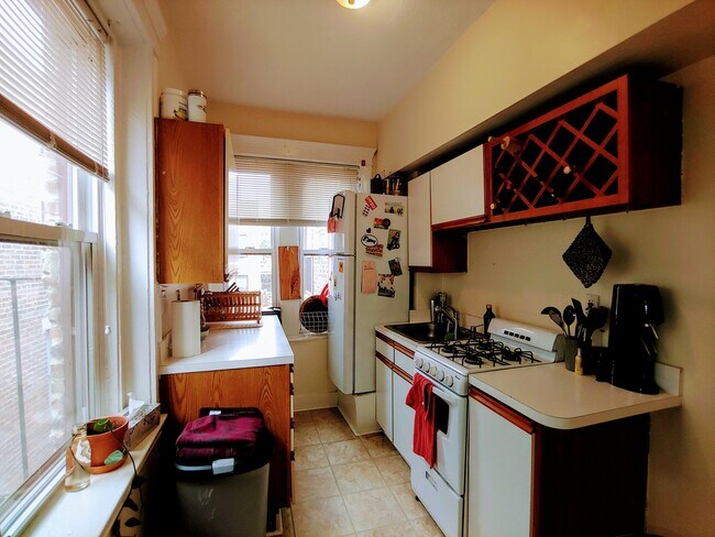 Foto del edificio - 324 Chestnut Hill Ave