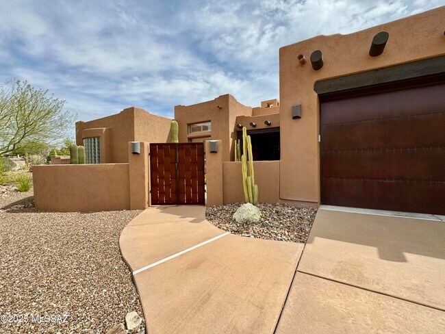 Building Photo - 11096 N Pusch Ridge View Pl