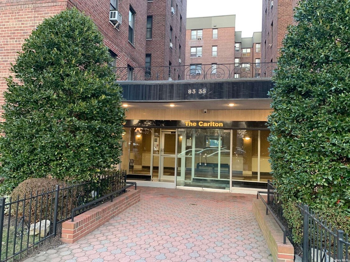 Foto principal - 83-35-83139 139th St