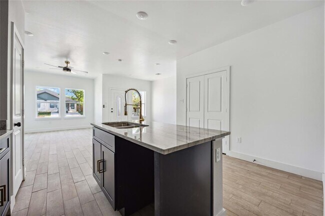 Foto del edificio - 5122 Southwind St