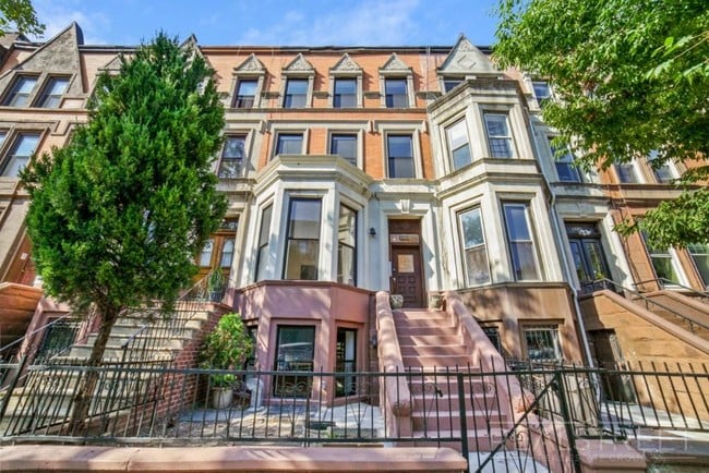 Building Photo - Magnificent 4 Bed 3.5 Bath Brownstone Duplex in Crown Heights
