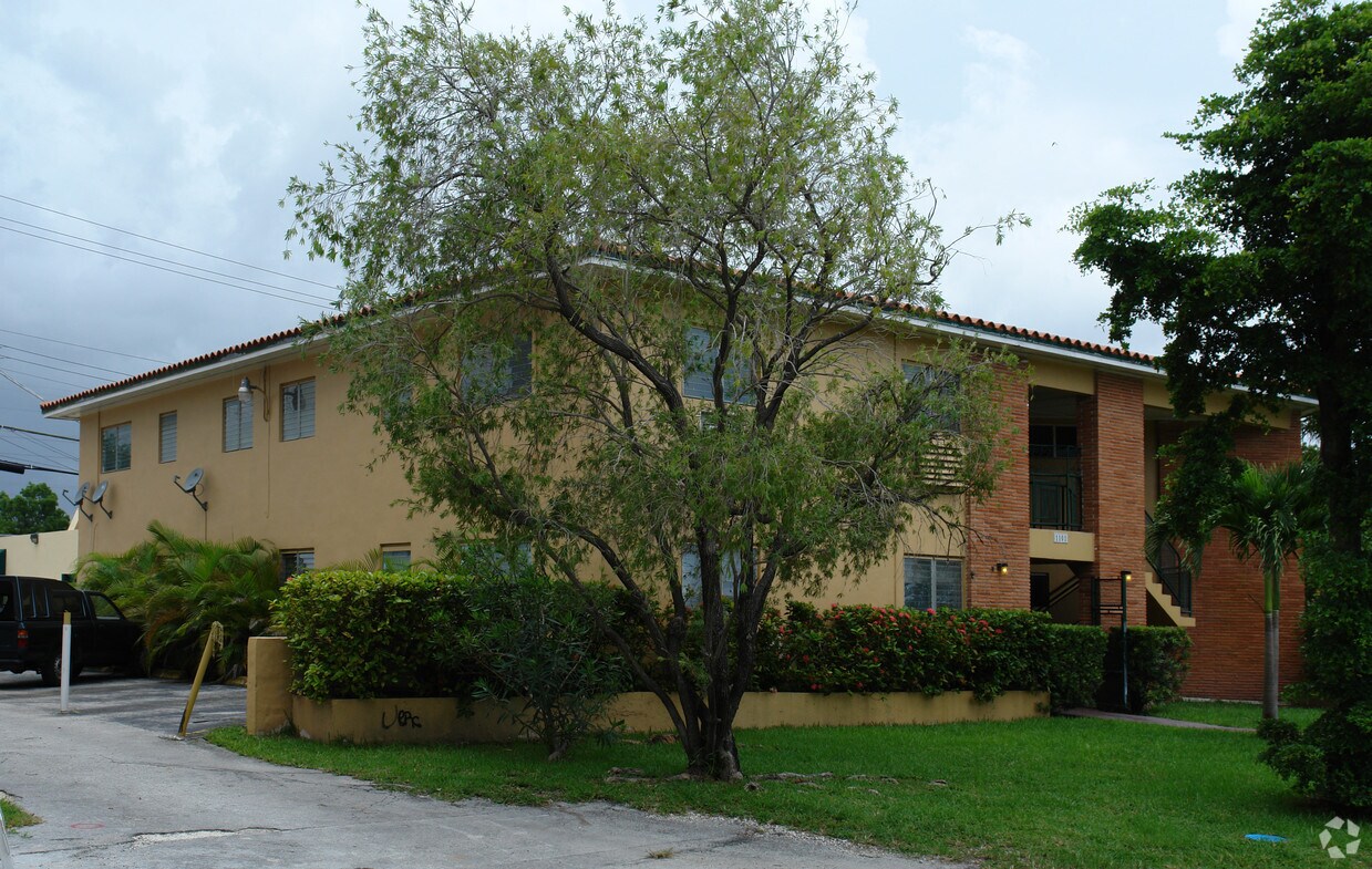 Foto del edificio - 1101 Madruga Ave