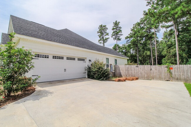 Building Photo - 102 Spendoll Ct